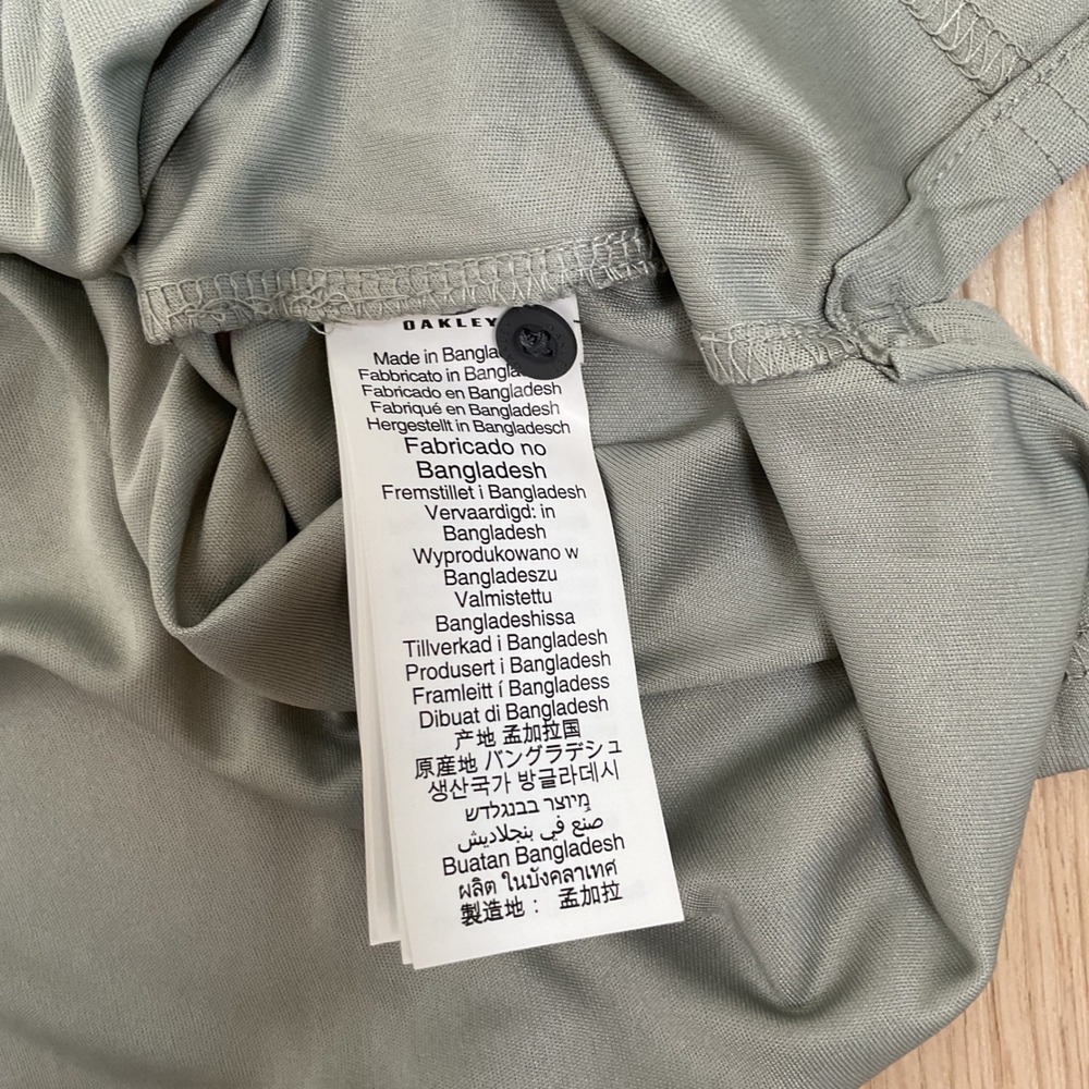 Oakley Divisional UV II Stone Gray Polo Shirt Mens Size S Short Sleeve - Picture 9 of 10